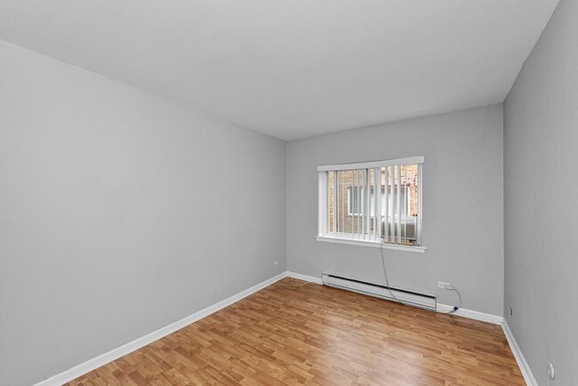 Building Photo - 2 bedroom in Chicago IL 60613