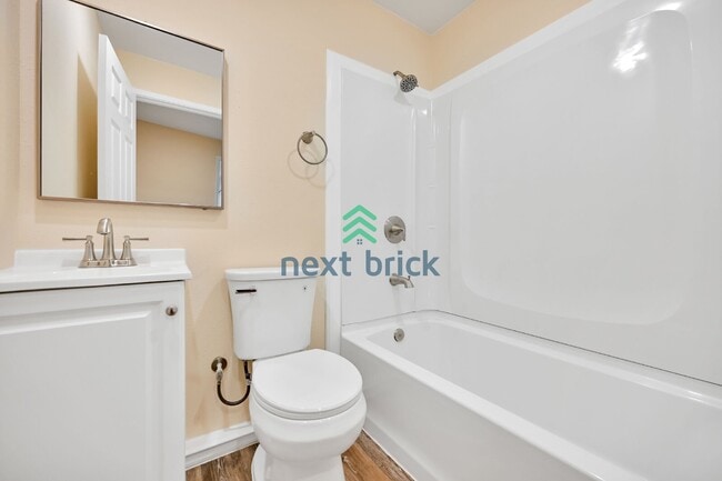 Building Photo - Charming 4-Bed Oasis in Renton with 2 Full Baths