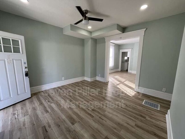 Building Photo - 1347 E Livingston Ave