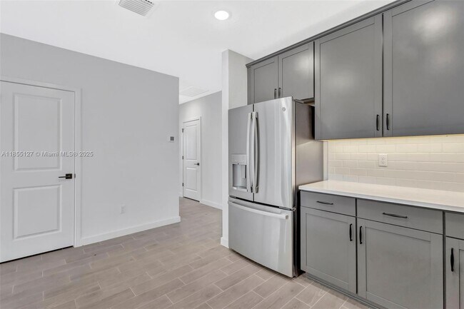 Building Photo - 301 Silver Sands Ln