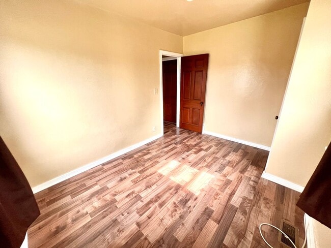Building Photo - Beaver Falls - 2 bedroom 1 Bath Home
