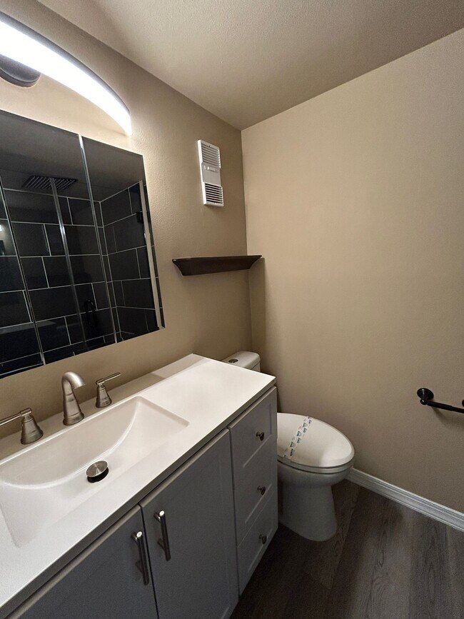 Building Photo - 609 Olympic Dr