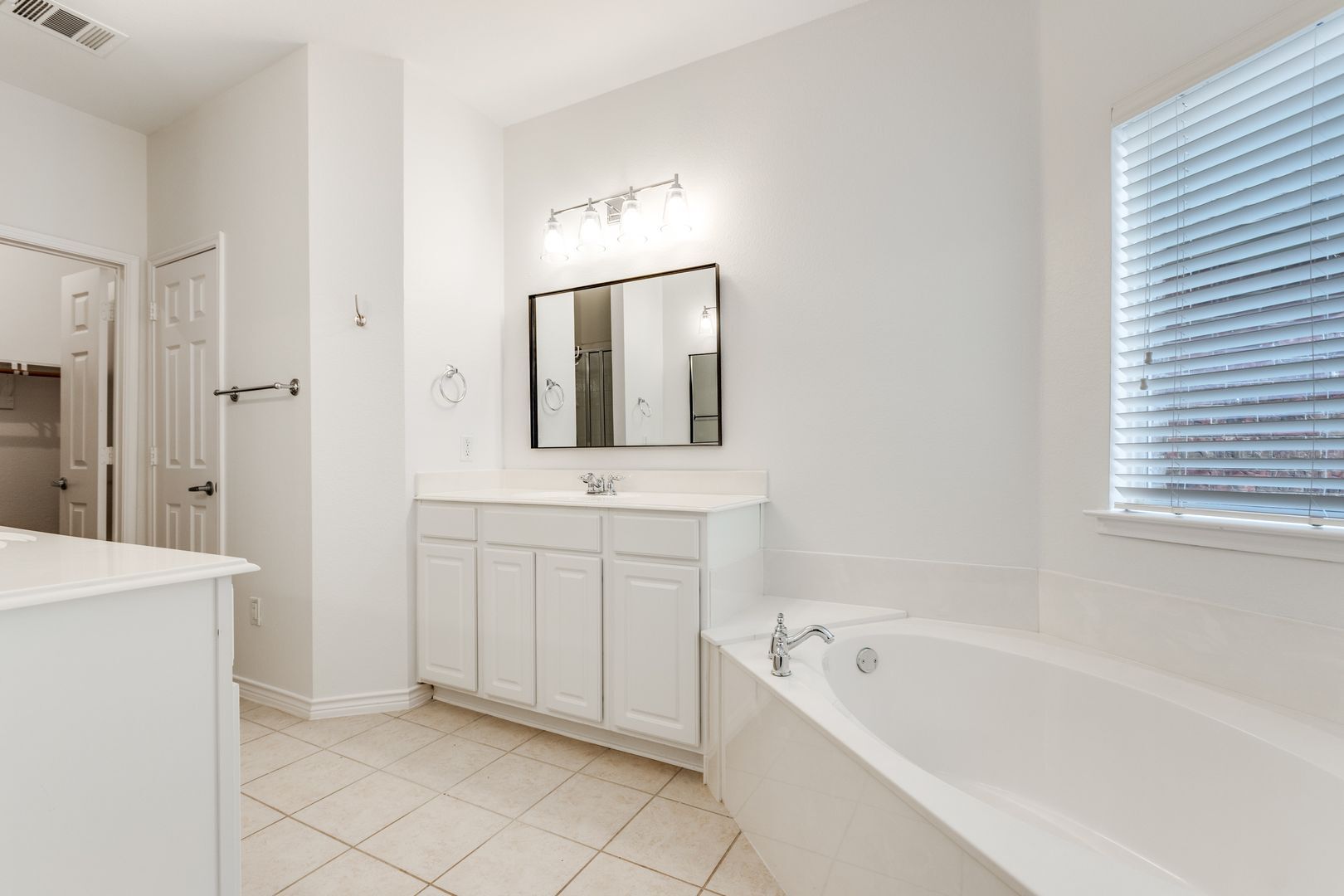 Building Photo - 9440 Park Garden Dr