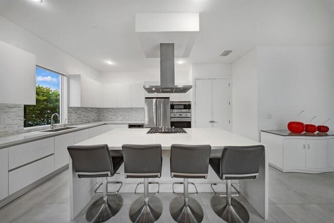 Building Photo - 10081 NW 75th Terrace