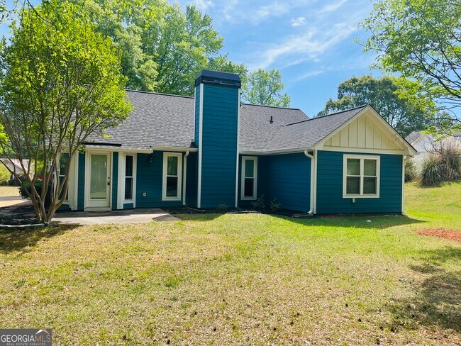 Building Photo - 165 River Park Dr