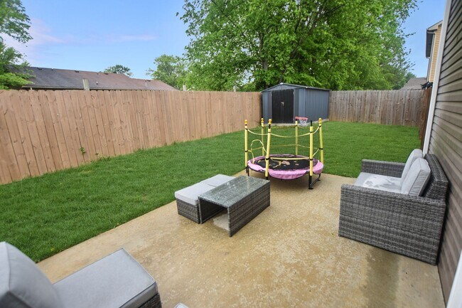 Building Photo - Pet Friendly Three Bedroom!