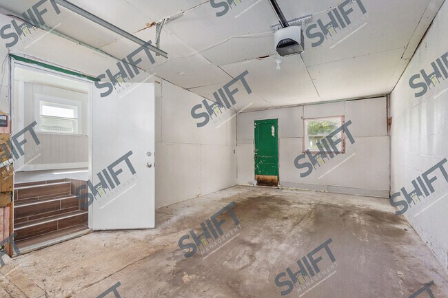 Building Photo - 735 Davis - Gorgeous single family home