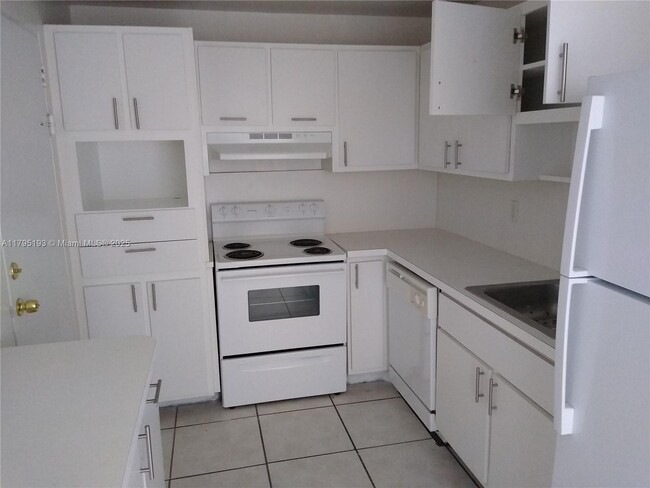 Building Photo - 353 W 47th St