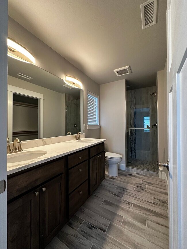 Building Photo - Beautiful and New 3 Bedroom Home