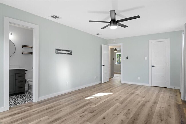 Building Photo - 7718 Croftwood Dr