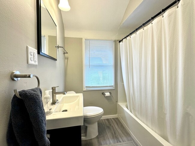 Building Photo - Available June 1st - Beautifully Renovated 4 Bed 1 Bath w/ Garage