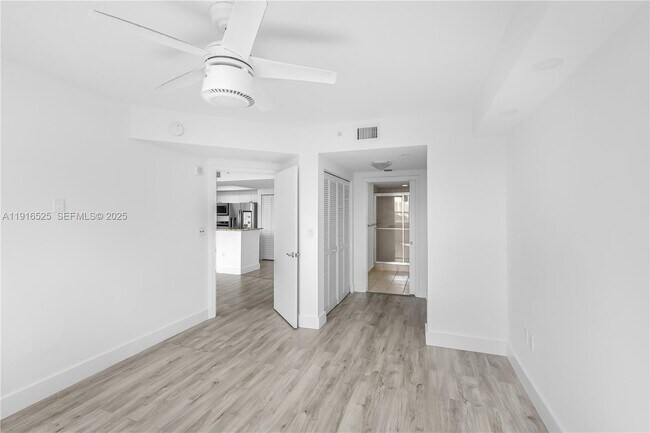 Building Photo - 19501 W Country Club Dr