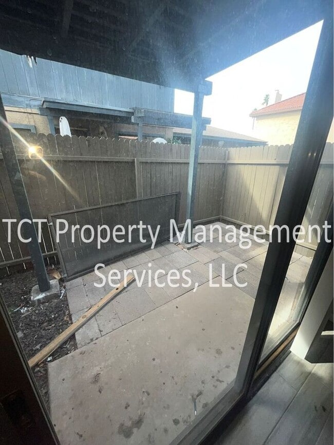 Building Photo - Updated Townhome in the heart of Chandler