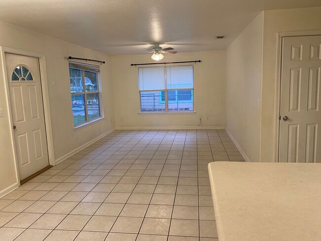 Building Photo - Duplex for rent