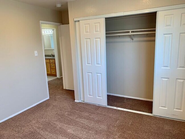 Building Photo - 4 bed 1.5 bath House in Richmond -- AVAILABLE NOW !!