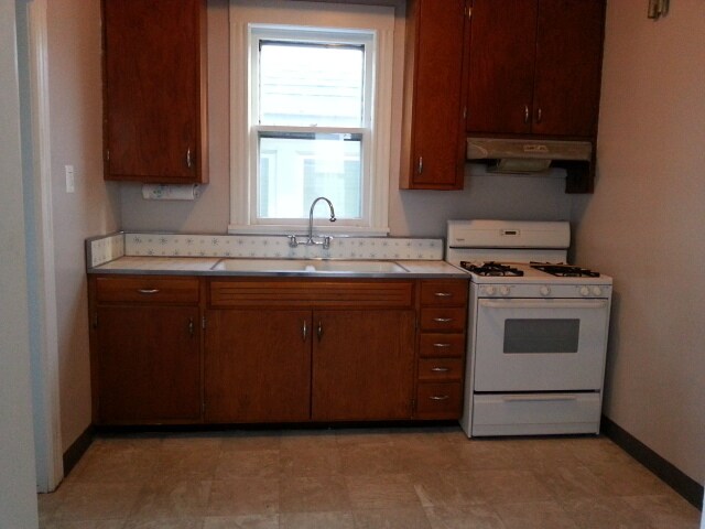 Building Photo - 26 Caroline Ave