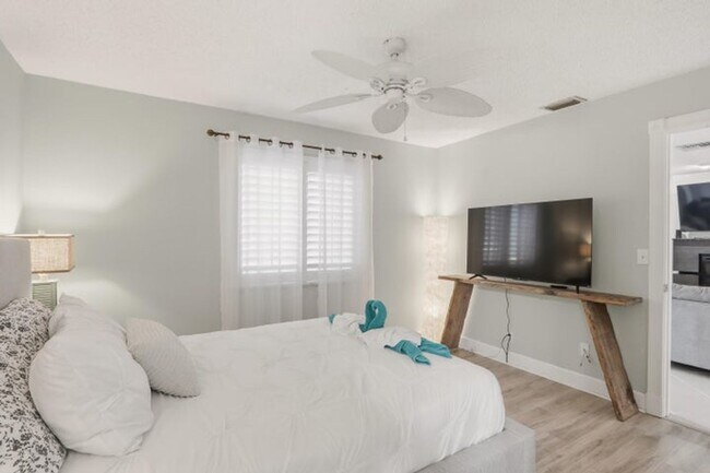 Building Photo - 1905 Meadow Ct