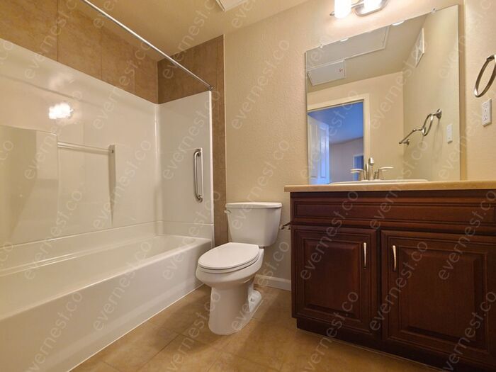 Building Photo - 1144 Rockhurst Dr