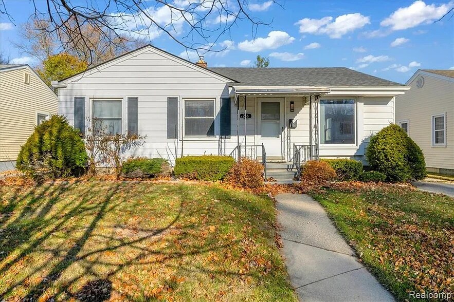 Building Photo - 266 Massoit St