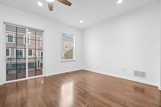 Building Photo - 205 Roosevelt Dr