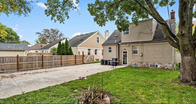 Building Photo - 426 Hillcrest Ave