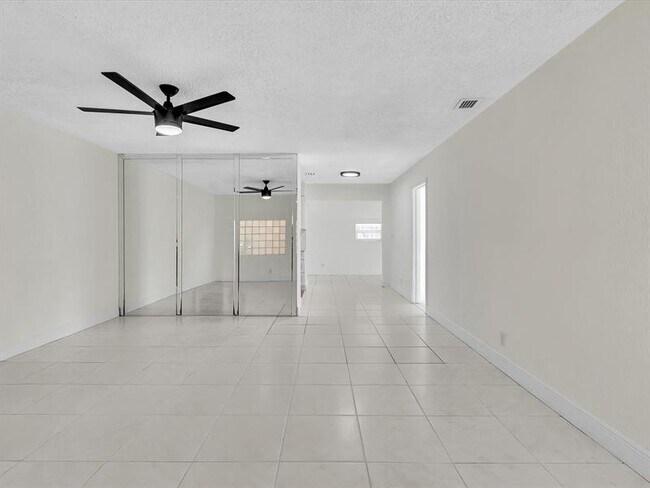 Building Photo - 6661 Meade St