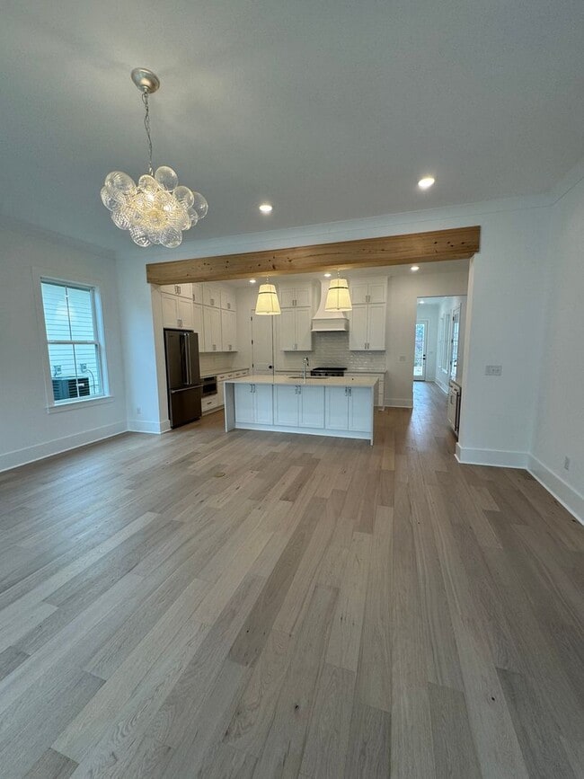 Building Photo - Belmont 1217