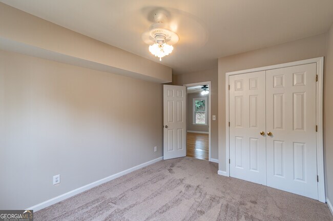 Building Photo - 705 Oxford Crest Ct NW