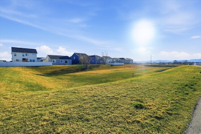 Building Photo - Like-New Rambler in The Village at Fox Meadows | Mountain Views, Pool Community & All Appliances ...