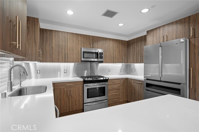 Building Photo - 11023 Fruitland Dr