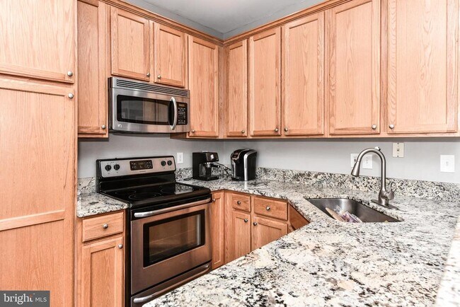 Building Photo - 6109 Madison Crest Ct