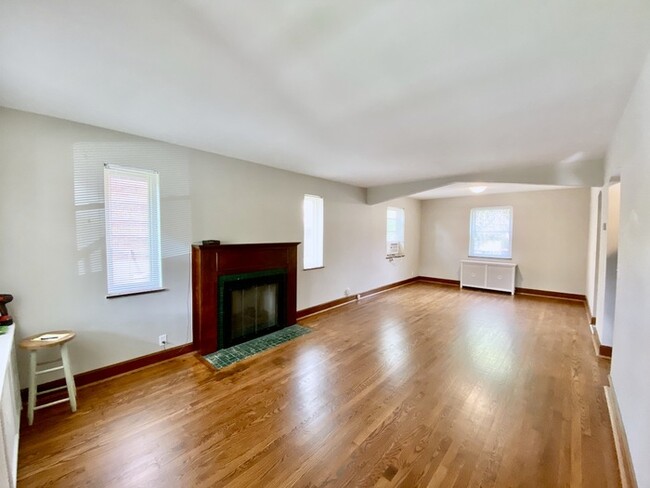 Building Photo - Beautifully Remodeled Northside Bungalow!