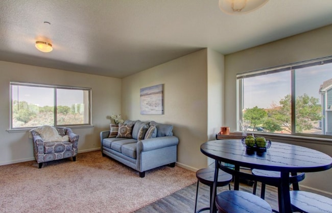 Building Photo - Fantastic 2 Bedroom Condo Avail 5/13