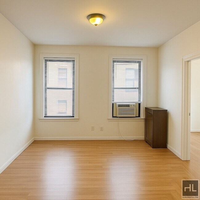 Primary Photo - CRESCENT STREET
