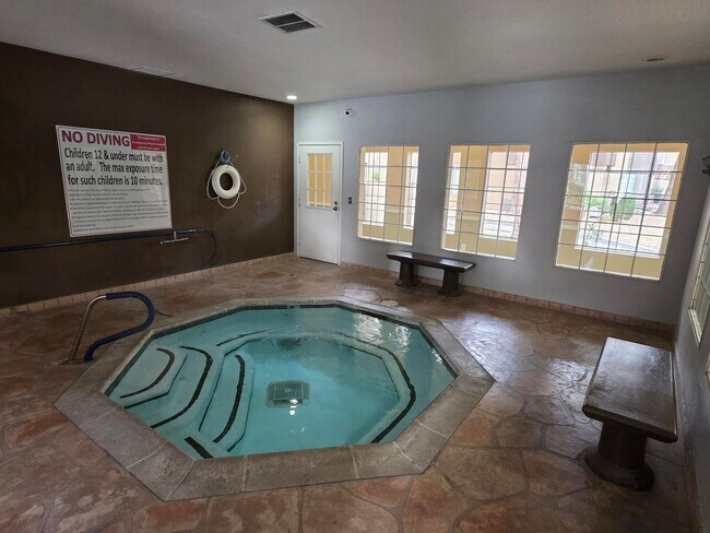 Building Photo - Immaculate Guard-Gated First-Floor Condo!