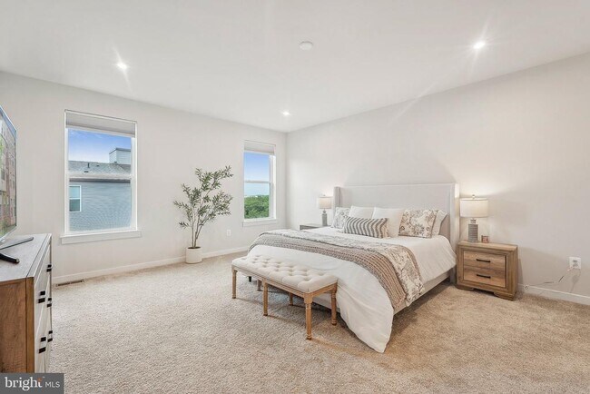 Building Photo - 4610 Olivine Dr