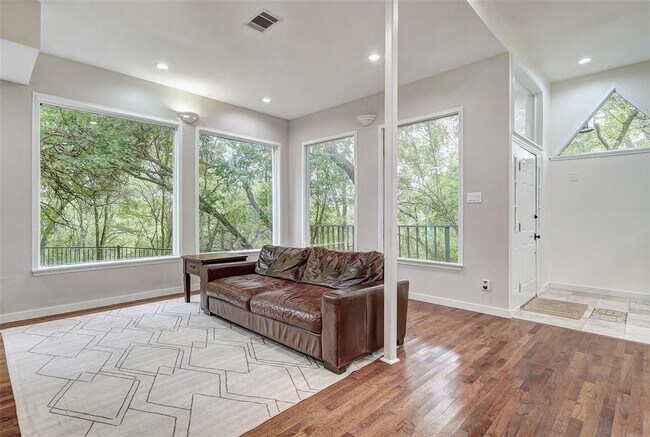 Building Photo - 8804 Mountain Ridge Dr