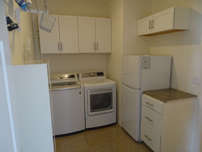 Building Photo - 5 BED Summerlin home w/ 1ST FLOOR BED AND 3/4 BATH