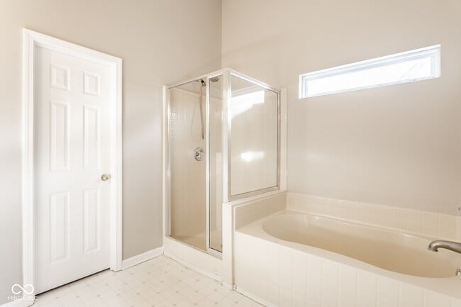 Building Photo - 700 Mountain Pine Dr