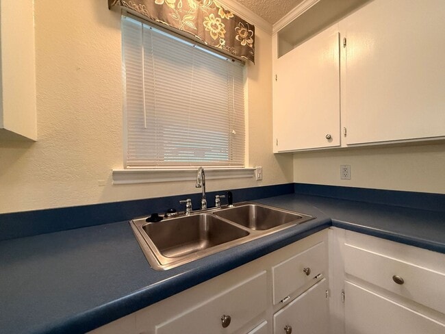 Building Photo - RENT REDUCTION - AVAILABLE NOW!