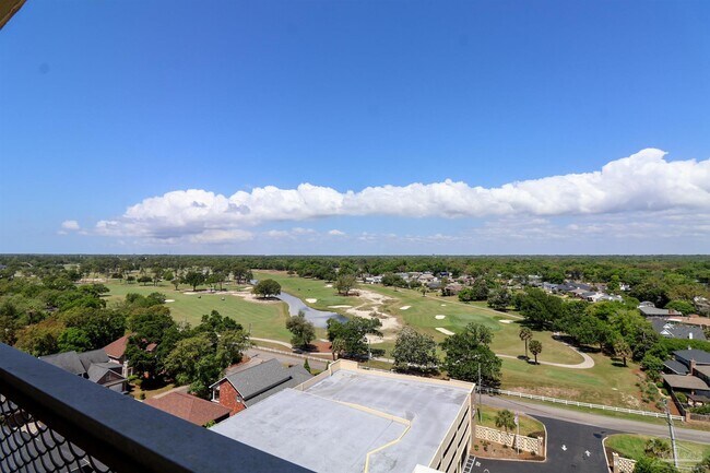 Building Photo - 825 Bayshore Dr