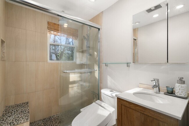 Building Photo - 22 Munroe Rd