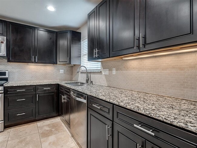 Building Photo - 8 South Ave