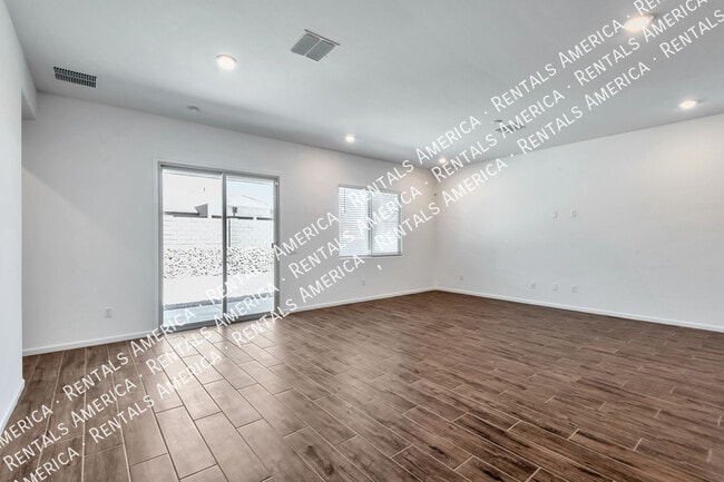 Building Photo - 10858 W Yates Ln