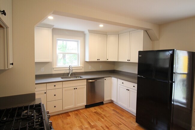 Building Photo - 206 Riverneck Rd