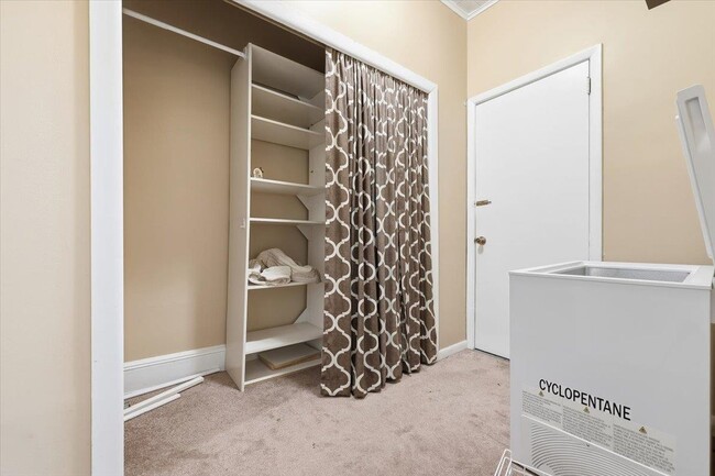 Building Photo - 98 W 47th St