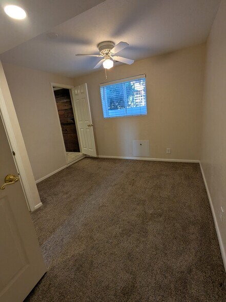 Building Photo - 10730 S 455 E