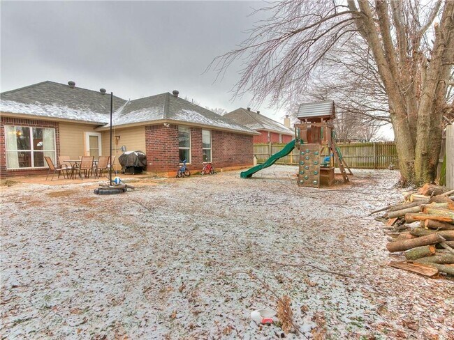 Building Photo - Gorgeous Home Located In Choctaw!!!