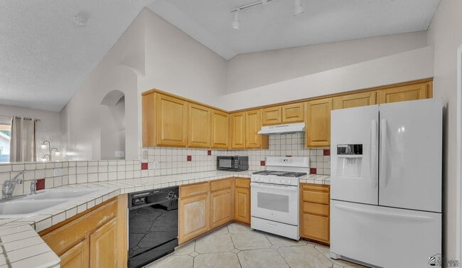 Building Photo - 3905 W 18th St