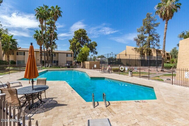 Building Photo - 8055 Thomas Rd